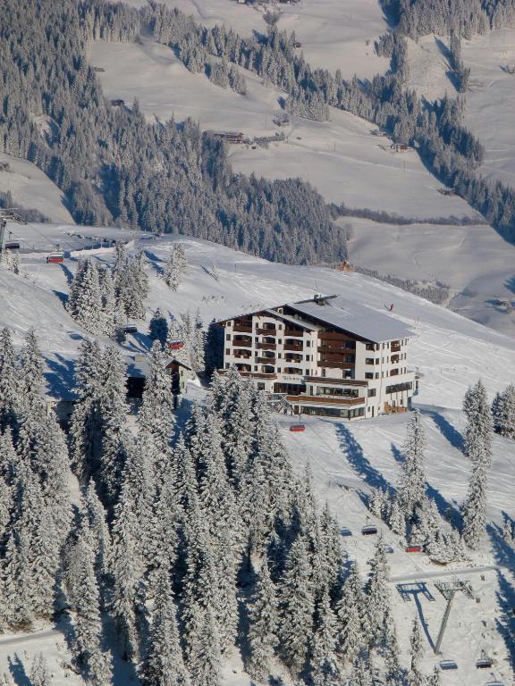 Ehrenbachhohe On Top Of The Mountain 키츠부헬 외부 사진